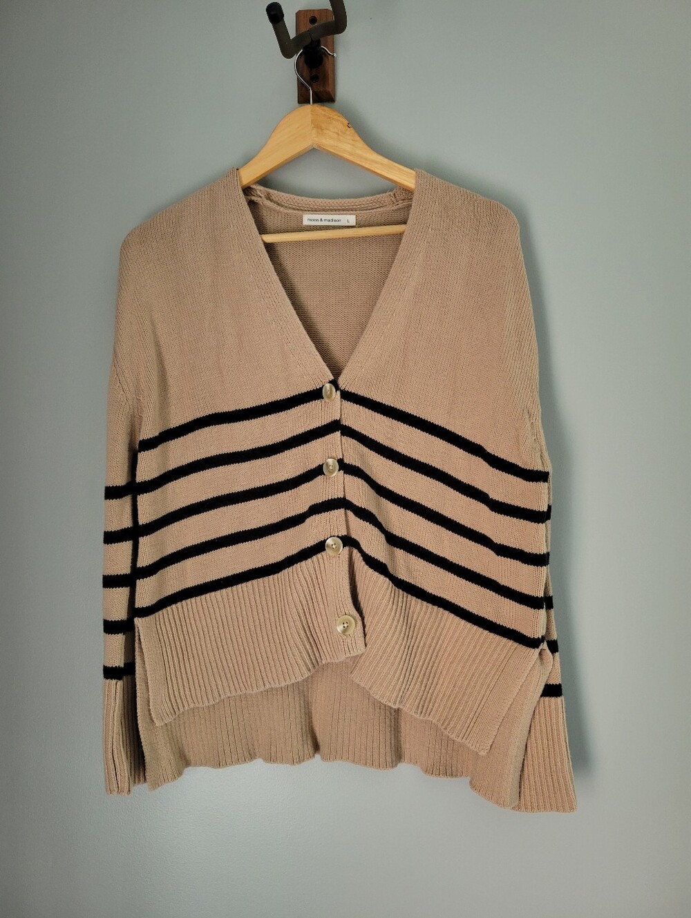 Moon & Madison Striped V-Neck Cardigan Sweater Size L Tan Black